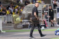 3. Liga; Borussia Dortmund II - FC Ingolstadt 04; Cheftrainer Michael Köllner (FCI) an der Seitenlinie, Spielerbank schimpft gestikuliert