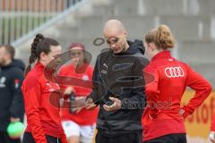 2. Fußball-Liga - Frauen - Saison 2022/2023 - FC Ingolstadt 04 - Eintracht Frankfurt II - Cheftrainer Miren Catovic (FCI Frauen) im Gespräch mit den Spielerinnen - Foto: Meyer Jürgen