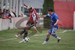 Kreisliga - Saison 2026/27- Türkisch SV Ingolstadt - SV Hundszell - Maximilan Blattner blau Hundszell - Umut Yürükal rot Türkisch  - Foto: Meyer Jürgen