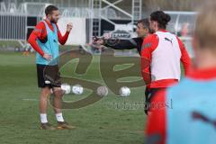 3.Liga - Saison 2022/2023 - FC Ingolstadt 04 -  - Cheftrainer Michael Köllner (FCI) beim ersten Training - Cheftrainer Michael Köllner (FCI) gibt Anweisungen - Foto: Meyer Jürgen
