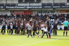 3.Liga - Saison 2023/2024 - SC Verl - FC Ingolstadt 04 - Das Spiel beginnt - Die Mannschaft begrüsst die Fans -  - Foto: Meyer Jürgen