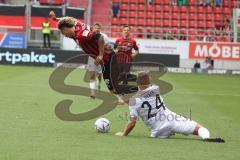 3. Fußball-Liga - Saison 2022/2023 - FC Ingolstadt 04 - SpVgg Bayreuth - Jalen Hawkins (Nr.20 - FCI) wird durch Felix Weber (Nr.24 - SpVgg Bayreuth) gefoult - Foto: Meyer Jürgen