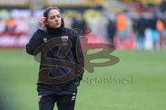 3. Liga; FC Ingolstadt 04 - Alemannia Aachen; Spiel ist aus, Niederlage, hängende Köpfe 1:2; Cheftrainerin Sabrina Wittmann (FCI) geht zum Interview