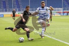 3. Liga - MSV Duisburg - FC Ingolstadt 04 - Michael Heinloth (17, FCI) Zweikampf Joshua Bitter (23 MSV)