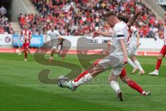 3. Liga - Saison 2023/24 - Rot-Weiss Essen - FC Ingolstadt 04 -  - Jannik Mause (Nr.7 - FCI) - Jose Enrique Rios Alonso (#23 Essen) - Foto: Meyer Jürgen