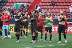 DFB Pokal; FC Ingolstadt 04 - SV Darmstadt 98; Spieler bedanken sich bei den Fans, Thomas Rausch (45, FCI) Pascal Testroet (37, FCI) Tobias Schröck (21, FCI) Denis Linsmayer (23, FCI) Nico Antonitsch (5, FCI) Tim Civeja (8, FCI) Torwart Marius Funk (1, FC