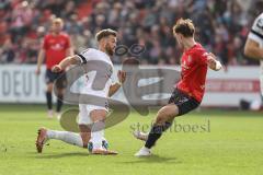 3. Liga; SpVgg Unterhaching - FC Ingolstadt 04; Yannick Deichmann (20, FCI) Zweikampf Kampf um den Ball Krattenmacher Maurice (7 SpVgg)