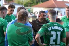 Freundschaftsspiel - Saison 2023/2024 - SV Manching - AL Jazira - Cheftrainer Serkan Demir (SV Manching) spricht in der Pause zu seinen Spielern - Foto: Meyer Jürgen