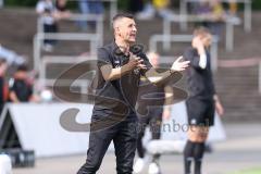 3. Liga; Borussia Dortmund II - FC Ingolstadt 04; Cheftrainer Michael Köllner (FCI) an der Seitenlinie, Spielerbank schimpft gestikuliert