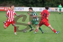 Landesliga - Saison 2025/26 - SV Manching - TSV Dachau  - Johannes  Dexl (Nr.13 - SV Manching) - Leon Pfeiffer rot DAchau - Lorenz Knöferl rot Dachau - Foto: Meyer Jürgen