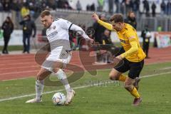 3. Liga; SpVgg Bayreuth - FC Ingolstadt 04; Zweikampf Kampf um den Ball Max Dittgen (10, FCI) Nollenberger Alexander (9 SpVgg)