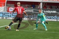 3.Liga - Saison 2022/2023 - FC Ingolstadt 04 -  1. FC Saarbrücken - Kristensen Tobias Bech (Nr.11 FCI) mit einer vergebenen Torchance - - Torwart Daniel Batz (Nr.1 - 1. FC Saarbrücken) - Foto: Meyer Jürgen