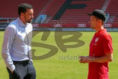 2. Fußball-Liga - Pressekonferenz - Vorstellung Cheftrainer Roberto Pätzold und Manager Profifußball Malte Metzelder - Saison 2021/2022 - FC Ingolstadt 04 - Manager Profifußball FCI Malte Metzelder im Gespräch mit Cheftrainer FCI Roberto Pätzold - Foto: M