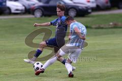 Kreisliga - Saison 2023/2024 - SV Menning  - FC Sandersdorf - Moritz Mayerhofer blau Menning - Christian Geß weiss Sandersdorf - Foto: Meyer Jürgen