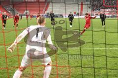 3. Liga; FC Ingolstadt 04 - Rot-Weiss Essen; Elfmeter Tor Jubel Treffer Dennis Kaygin (10, FCI) Torwart Golz Jakob (1 RWE) 1:2