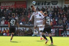 3.Liga - Saison 2023/2024 - SC Verl - FC Ingolstadt 04 - Simon  Lorenz (Nr.32 - FCI) - Torwart Tom Müller (Nr.25 - Verl) - Foto: Meyer Jürgen