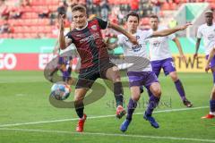 DFB Pokal; FC Ingolstadt 04 - Erzgebirge Aue; Zweikampf Dennis Eckert Ayensa (7, FCI) Fandrich Clemens (5 Aue)