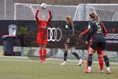 2. Frauen-Bundesliga - Saison 2021/2022 - FC Ingolstadt 04 - FC Bayern München II - Krist Katharina (#14 FCI) beim Einwurf - Foto: Meyer Jürgen