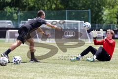 Bayernliga Süd - Saison 2022/2023 - FC Ingolstadt 04 II -  Trainingsauftakt - Torwarttrainer Krystian Kalinowski - Julian Bock rechts - Foto: Meyer Jürgen