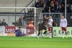 3. Liga; FC Viktoria Köln - FC Ingolstadt 04; Tor Jubel Treffer für Köln Otto David (10 VK) Torwart Kai Eisele (25, FCI) am Boden Linus Rosenlöcher (19, FCI) Jonas Scholz (15, FCI)