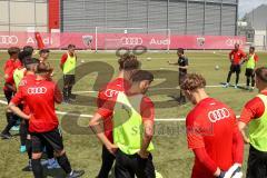 Bayernliga Süd - Saison 2022/2023 - FC Ingolstadt 04 II -  Trainingsauftakt - Käs Alexander Trainer FCI spricht mit seinen Spielern - Foto: Meyer Jürgen