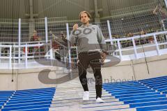 2.BL; Karlsruher SC - FC Ingolstadt 04; Abstieg in die dritte Liga, hängende Köpfe, Spieler bedanken sich bei den Fans Cheftrainer Rüdiger Rehm (FCI) geht von den Fans