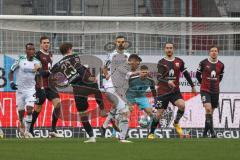 2.BL; FC Ingolstadt 04 - Hannover 96; Tumult vor dem Tor von Torwart Fabijan Buntic (24, FCI) Denis Linsmayer (23, FCI) Jonatan Kotzke (25, FCI) Lukas Hinterseer (17 Han) Gaël Ondoua (29 Han) Marcel Gaus (19, FCI)