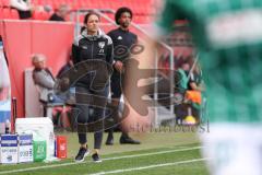 3. Liga; FC Ingolstadt 04 - VfB Lübeck; ärgert sich an der Seitenlinie, Spielerbank Cheftrainerin Sabrina Wittmann (FCI)