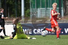 2. Fußball-Liga - Frauen - Saison 2022/2023 - FC Ingolstadt 04 - FCB München II - Der 0:2 Führungstreffer durch Roduner Amelie rot München - Torwart Anna-Lena  Daum (Nr.22 - FCI Frauen) - Foto: Meyer Jürgen