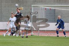 2. Frauen-Bundesliga - Saison 2021/2022 - FC Ingolstadt 04 - SV Henstedt-Ulzburg - Ebert Lisa (#10 FCI) - Klaas Anneke Torfrau Henstedt - Foto: Meyer Jürgen