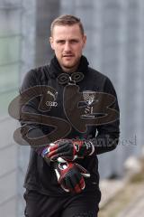 3. Liga; FC Ingolstadt 04 - Trainingsauftakt im Audi Sportpark, Trainingsgelände; Torwart Marius Funk (1, FCI) an seinem Geburtstag