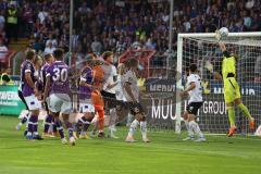 3.Liga - Saison 2022/2023 - VFL Osnabrück - FC Ingolstadt 04 - In letzter Sekunde noch eine Torchance von Emeka Oduah (Nr.30 - VFL Osnabrück) und Torwart Marius Funk (Nr.1 - FCI) pariert den Kopfball - Foto: Meyer Jürgen