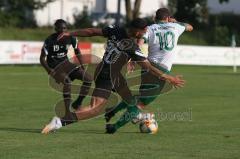 Kreisliga - SV Manching II — FC Fatih Spor Ingolstadt -  Akif Abasikeles schwarz Fatih Ingolstadt - Thomas Frank weiss Manching - Foto: Jürgen Meyer