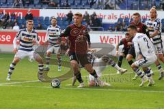 2023_11_11 - 3. Liga - Saison 2023/24 - MSV Duisburg - FC Ingolstadt 04 - Julian  Klügl (Nr.31 - FCI) - Baran Mogultay (Nr.2 - MSV Duisburg) - Foto: Meyer Jürgen