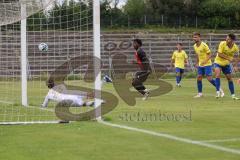 Bayernliga Nord - Saison 2024/25 - Freundschaftsspiel - FC Ingolstadt 04 II - FC Pipinsried - Said Souleymane (Nr.17 - FCI U21) mit einer Torchance -  - Lobenhofer Benedikt gelb Pipinsried  - Retzer Maximilian Torwart Pipinsried - Foto: Meyer Jürgen