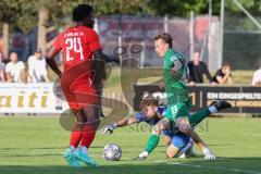Freundschaftsspiel - Saison 2023/2024 - SV Manching - FC Ingolstadt 04 - Michael Udebuluzor (Nr.24 - FCI U21) - Torwart Sebastian Stegert (Nr.1 - SV Manching) - Joahnnes Dexl (Nr.13 - SV Manching) -  - Foto: Meyer Jürgen