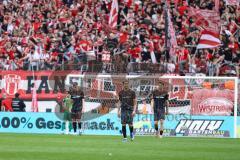 3. Liga; Rot-Weiss Essen - FC Ingolstadt 04; Niederlage, hängende Köpfe 4:1 Torwart Kai Eisele (25, FCI) Georgios Antzoulas (6, FCI) Yann Sturm (7, FCI) Julian Kügel (29, FCI)