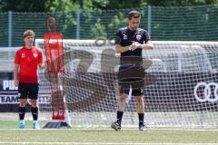 Bayernliga Süd - Saison 2022/2023 - FC Ingolstadt 04 II -  Trainingsauftakt - Käs Alexander Trainer FCI sieht auf die Uhr - Foto: Meyer Jürgen