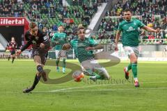 2.BL; SV Werder Bremen - FC Ingolstadt 04; Filip Bilbija (35, FCI) Torschuß kanpp vorbei Marco Friedl (32 Bremen) Milos Veljkovic (13 Bremen)