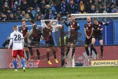 2.BL; Hamburger SV - FC Ingolstadt 04; Freistoß, Mauer, Michael Heinloth (17, FCI) Thomas Keller (27, FCI) Jonatan Kotzke (25, FCI) Rico Preißinger (6, FCI) Nico Antonitsch (5, FCI) Marcel Gaus (19, FCI) Muheim Miro (28 HSV)