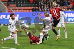 3. Liga; FC Ingolstadt 04 - FSV Zwickau; Pascal Testroet (37, FCI) versucht Fallrückzieher, Zweikampf Kampf um den Ball Tobias Bech (11, FCI) Visar Musliu (16, FCI) Ziegele Robin (4 FSV)