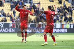 3. Liga; Alemannia Aachen - FC Ingolstadt 04; Sieg Jubel Freude Spieler bedanken sich bei den Fans Fredrik Carlsen (8, FCI) Jonas Scholz (15, FCI)