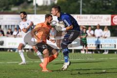 Toto-Pokal; SV Hutthurm - FC Ingolstadt 04; David Kopacz (29, FCI) scheitert an Torwart Joseph Breinbauer (SVH)