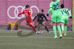 2. Fußball-Liga - Frauen - Saison 2022/2023 - FC Ingolstadt 04 - VFL Wolfsburg II - Villena Scheffler (Nr.28 - FCI Frauen) mit einer Torchance - Kassen Julia Torwart Wolfsburg - Foto: Meyer Jürgen