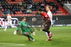 3. Liga; FC Ingolstadt 04 - Erzgebirge Aue; Tor Jubel Treffer Justin Butler (31, FCI) Torwart Männel Martin (1 Aue) wird überlaufen, Burger Korbinian (5 Aue)