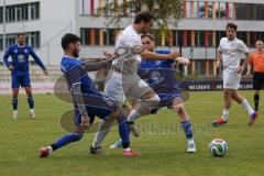 Kreisklasse - Saison 2025/26- MTV Ingolstadt - VFB Kipfenberg - Marco Battaglia weiss MTV - Sergen Aslan blau Kipfenberg links - Jonas Gößl blau Kipfenberg rechts - Foto: Meyer Jürgen