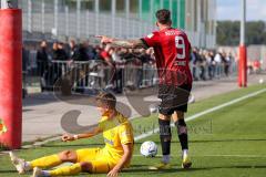 Freundschaftsspiel - Saison 2022/2023 - FC Ingolstadt 04 -  SpVgg Bayreuth - Tobias Weber (Nr.21 - SpVgg Bayreuth) - Patrick Schmidt (Nr.9 - FCI) - Foto: Meyer Jürgen