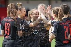 2. Frauen-Bundesliga - Saison 2021/2022 - FC Ingolstadt 04 - SV Henstedt-Ulzburg - Abklatschen vor dem Spiel - Foto: Meyer Jürgen