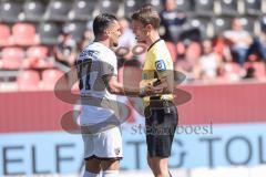 3. Liga; FC Ingolstadt 04 - Hannover 96 II; Pascal Testroet (37, FCI) beschwert sich beim Schiedsrichter