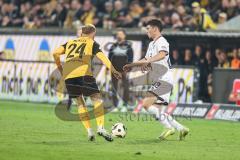 3. Liga; Dynamo Dresden - FC Ingolstadt 04; Zweikampf Kampf um den Ball Felix Keidel (43, FCI) Menzel Tony (24 DD)